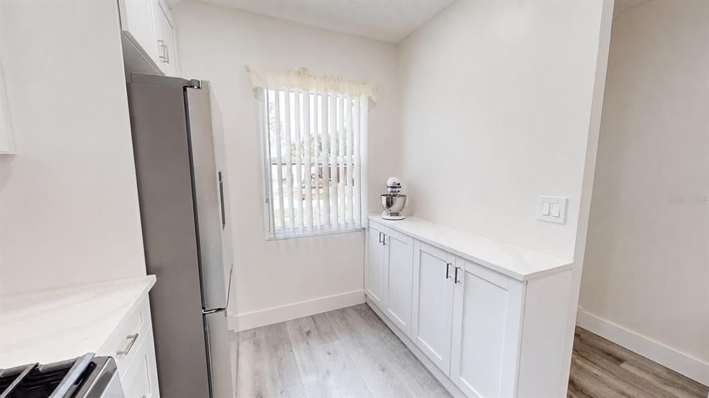 For Sale: $157,500 (2 beds, 1 baths, 812 Square Feet)