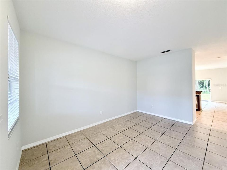 For Sale: $325,000 (3 beds, 2 baths, 1661 Square Feet)