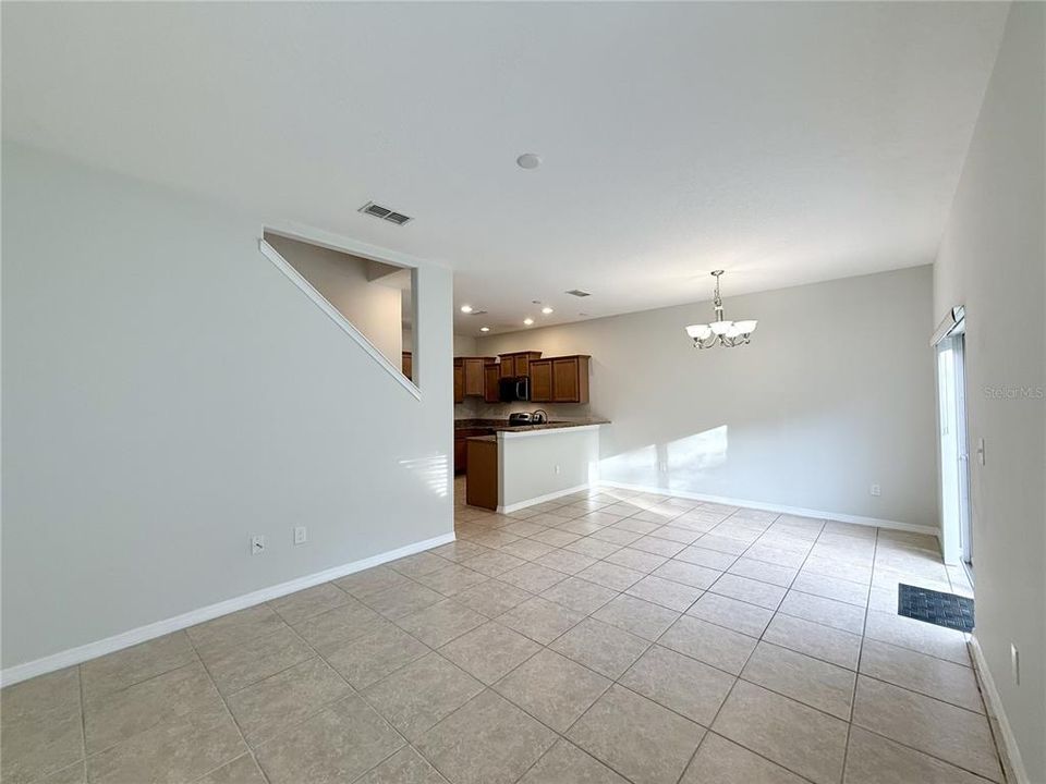 For Sale: $325,000 (3 beds, 2 baths, 1661 Square Feet)