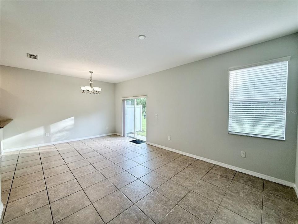 For Sale: $325,000 (3 beds, 2 baths, 1661 Square Feet)