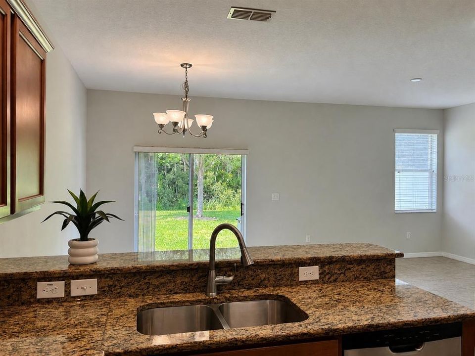 For Sale: $325,000 (3 beds, 2 baths, 1661 Square Feet)