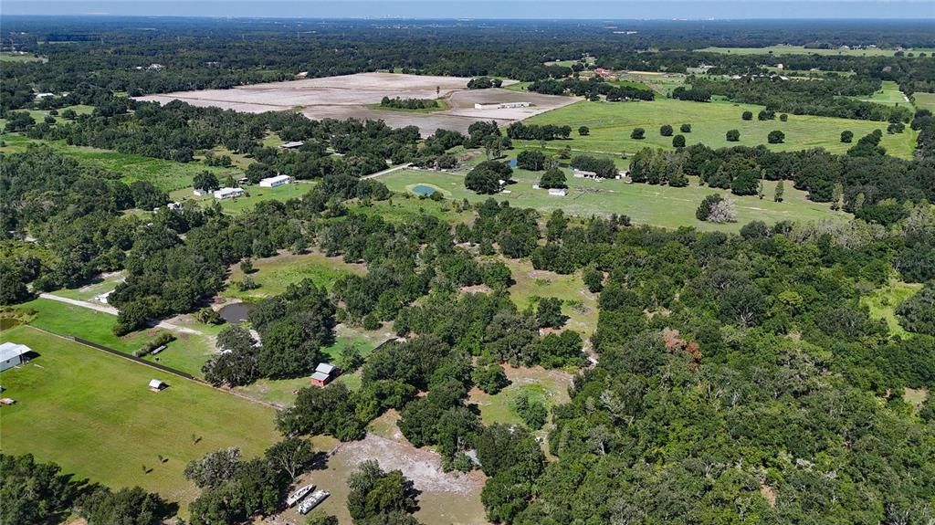 待售: $699,900 (19.47 acres)
