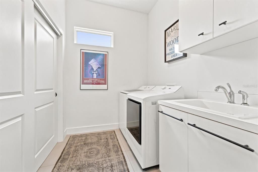 Activo con contrato: $649,805 (3 camas, 2 baños, 2016 Pies cuadrados)