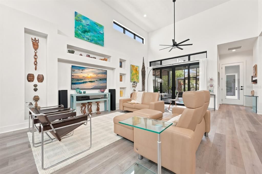 Activo con contrato: $649,805 (3 camas, 2 baños, 2016 Pies cuadrados)