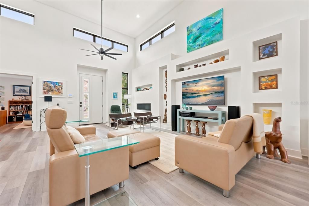 Activo con contrato: $649,805 (3 camas, 2 baños, 2016 Pies cuadrados)