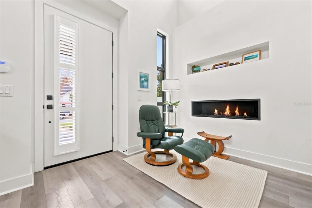 Activo con contrato: $649,805 (3 camas, 2 baños, 2016 Pies cuadrados)