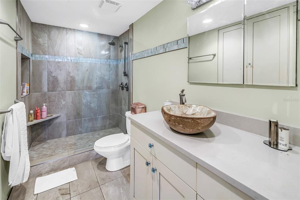 For Sale: $493,000 (1 beds, 1 baths, 1146 Square Feet)