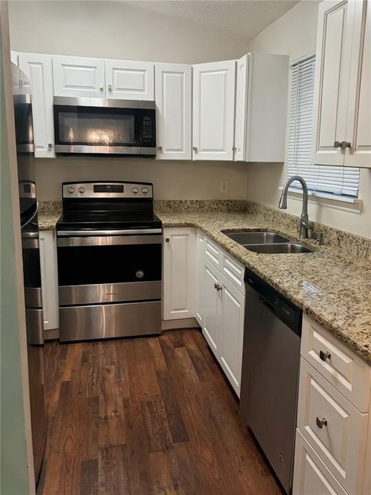 For Sale: $220,000 (3 beds, 2 baths, 1062 Square Feet)
