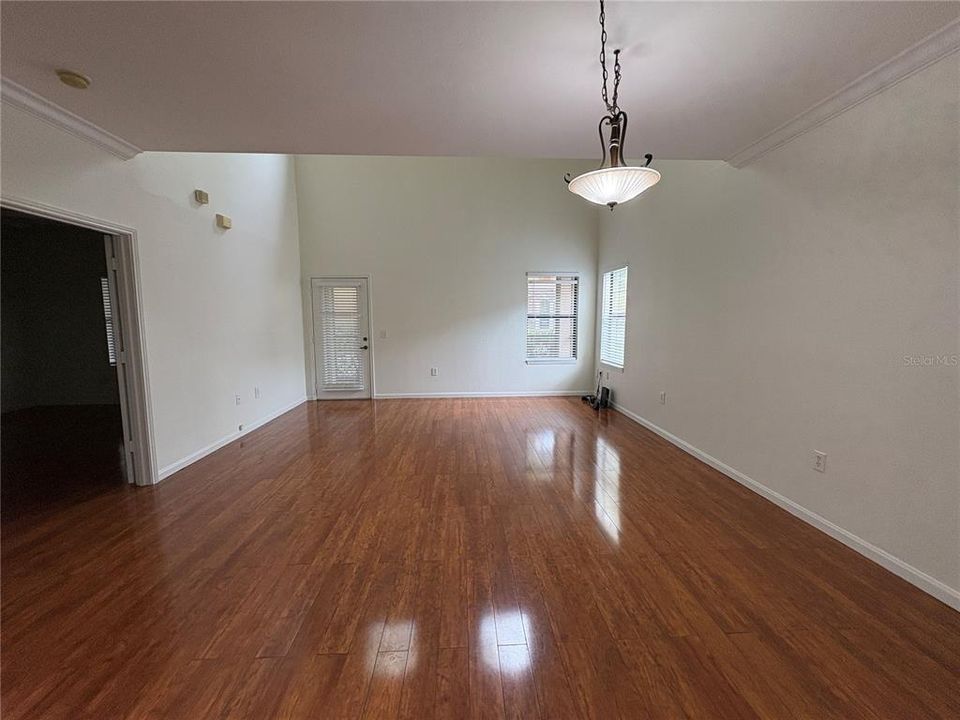 En Renta: $2,950 (4 camas, 3 baños, 1670 Pies cuadrados)