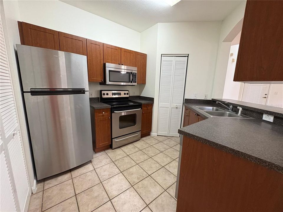 En Renta: $2,950 (4 camas, 3 baños, 1670 Pies cuadrados)
