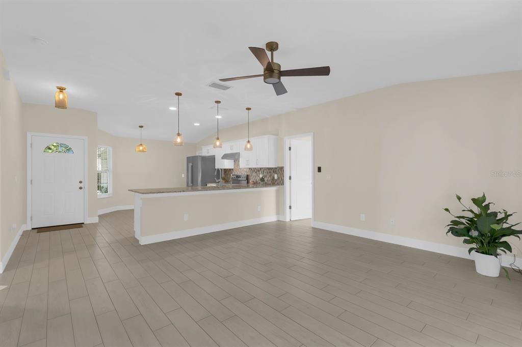 Active With Contract: $365,000 (3 beds, 2 baths, 1219 Square Feet)