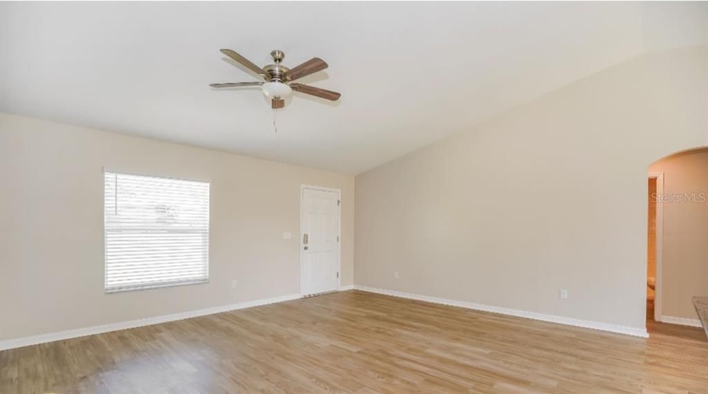 En Venta: $259,900 (3 camas, 2 baños, 1209 Pies cuadrados)