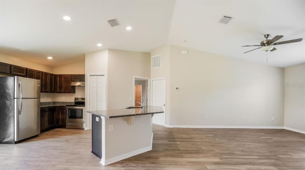 En Venta: $259,900 (3 camas, 2 baños, 1209 Pies cuadrados)