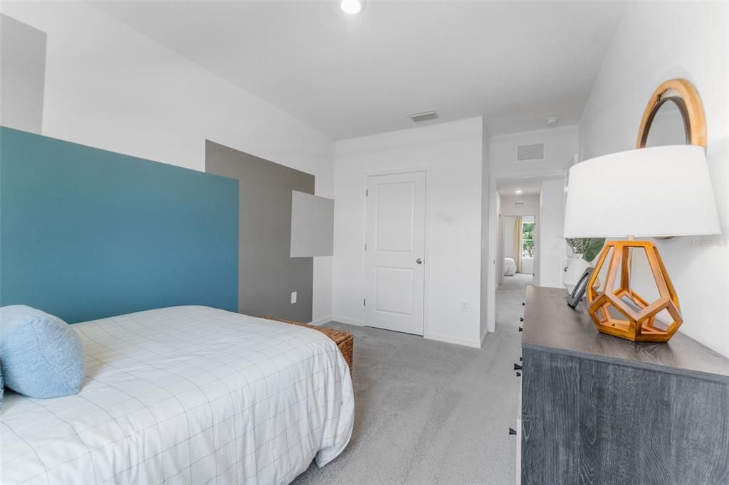 В аренду: $2,850 (4 спален, 2 ванн, 2305 Квадратных фут)