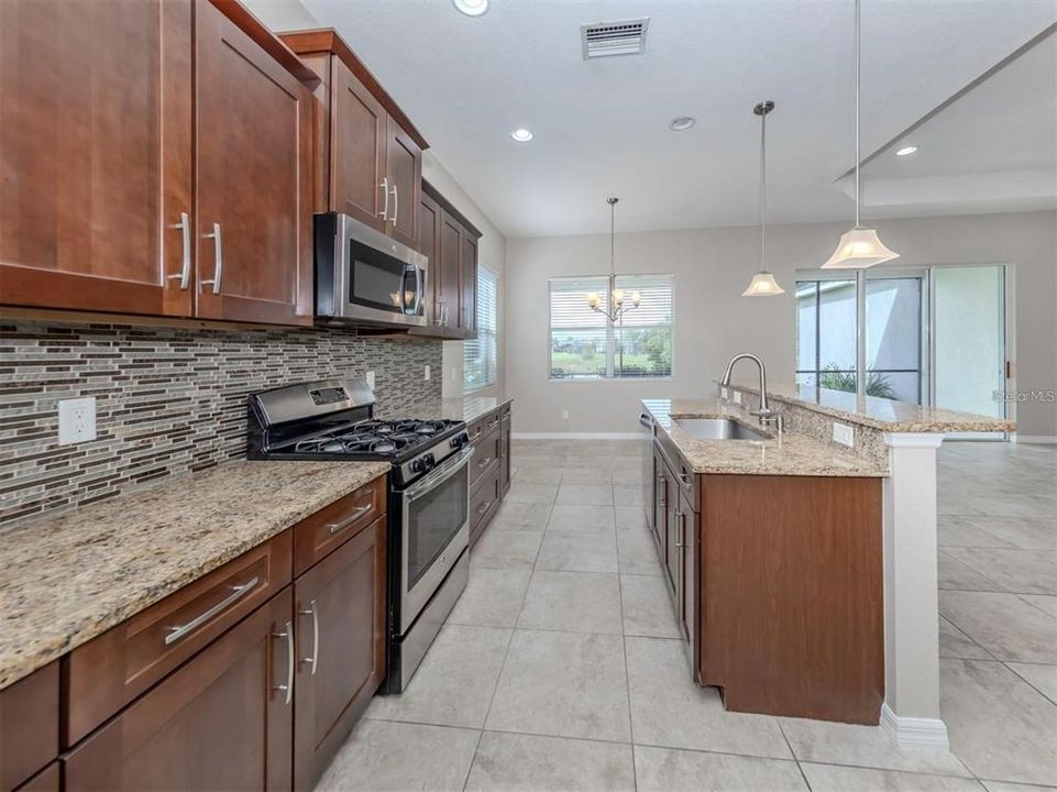 En Venta: $485,000 (3 camas, 2 baños, 2148 Pies cuadrados)