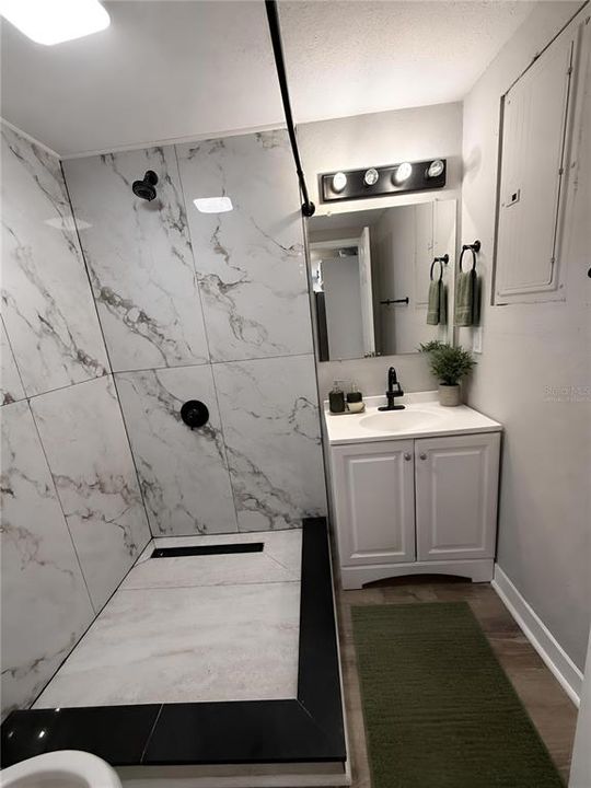 For Sale: $269,000 (2 beds, 1 baths, 936 Square Feet)