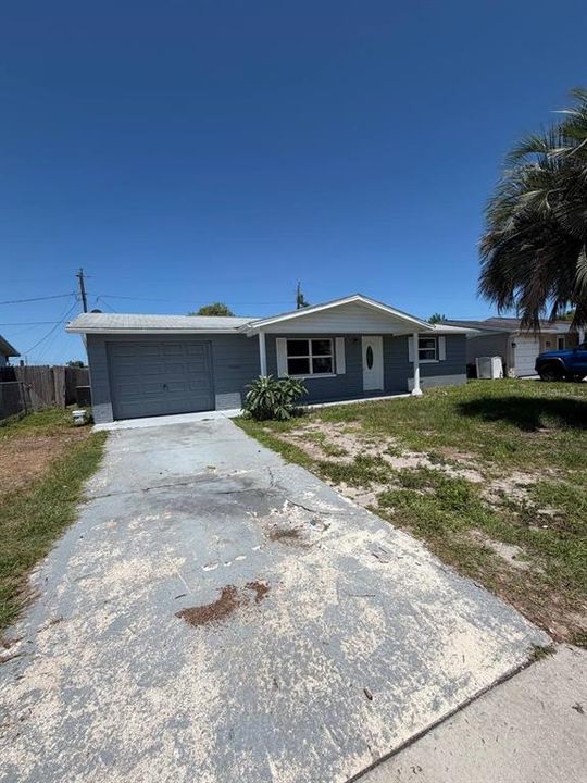 For Sale: $269,000 (2 beds, 1 baths, 936 Square Feet)