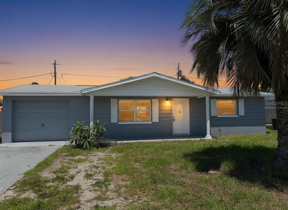 For Sale: $269,000 (2 beds, 1 baths, 936 Square Feet)