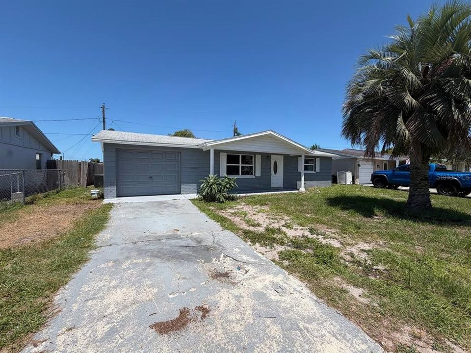 For Sale: $269,000 (2 beds, 1 baths, 936 Square Feet)