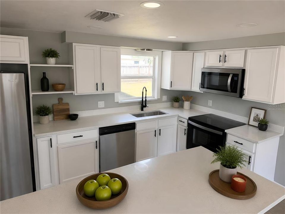 For Sale: $269,000 (2 beds, 1 baths, 936 Square Feet)