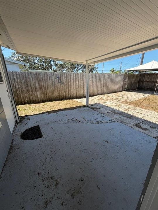 For Sale: $269,000 (2 beds, 1 baths, 936 Square Feet)