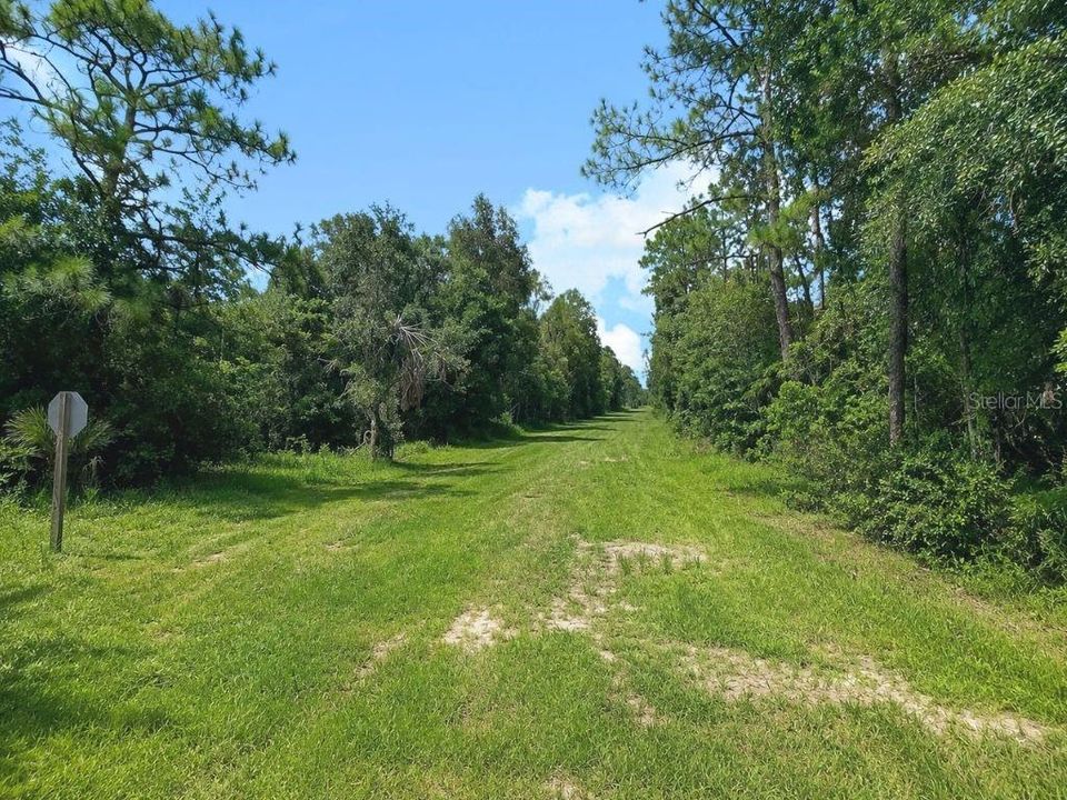 На продажу: $27,000 (0.55 acres)