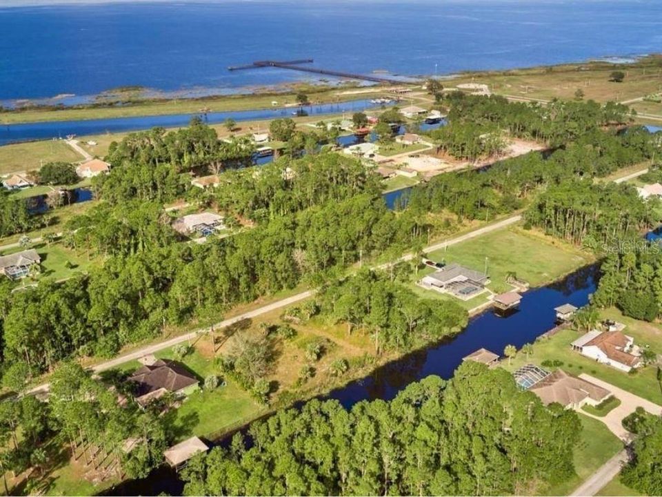 На продажу: $27,000 (0.55 acres)