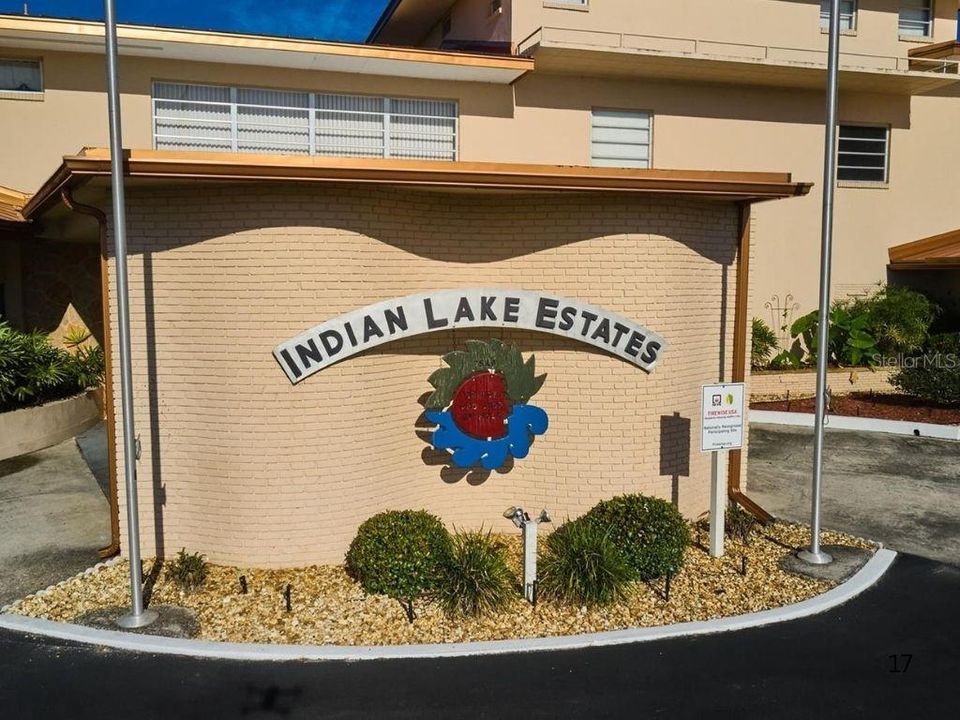 На продажу: $27,000 (0.55 acres)
