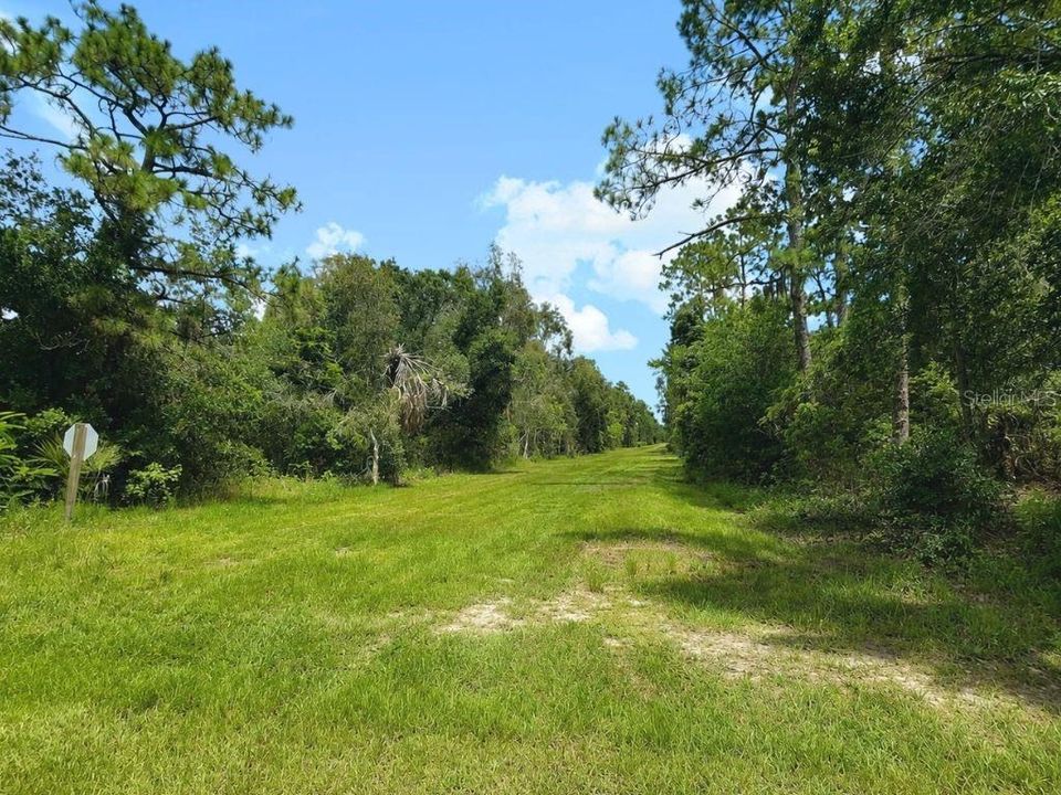 На продажу: $27,000 (0.55 acres)