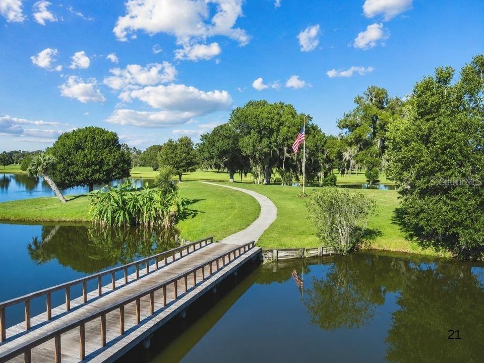 На продажу: $27,000 (0.55 acres)