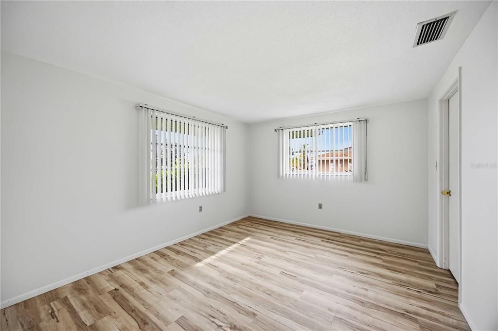 На продажу: $249,000 (2 спален, 2 ванн, 1338 Квадратных фут)