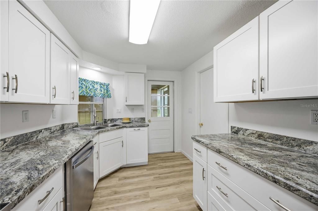 На продажу: $249,000 (2 спален, 2 ванн, 1338 Квадратных фут)