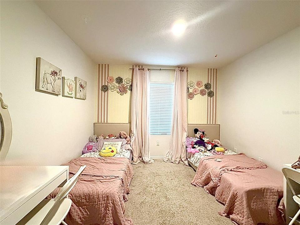 В аренду: $2,300 (4 спален, 2 ванн, 1841 Квадратных фут)