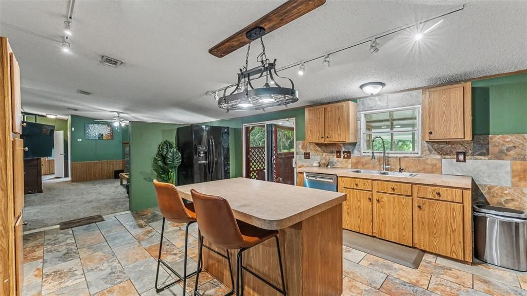 На продажу: $365,000 (4 спален, 3 ванн, 2170 Квадратных фут)