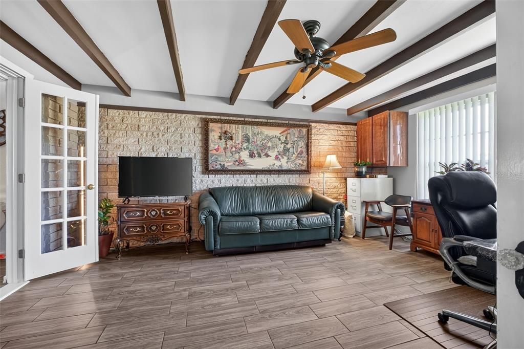 En Venta: $550,000 (3 camas, 2 baños, 2365 Pies cuadrados)