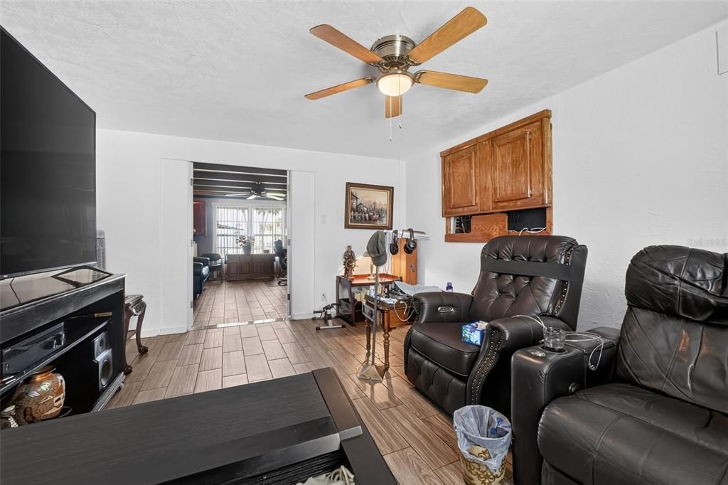 En Venta: $550,000 (3 camas, 2 baños, 2365 Pies cuadrados)