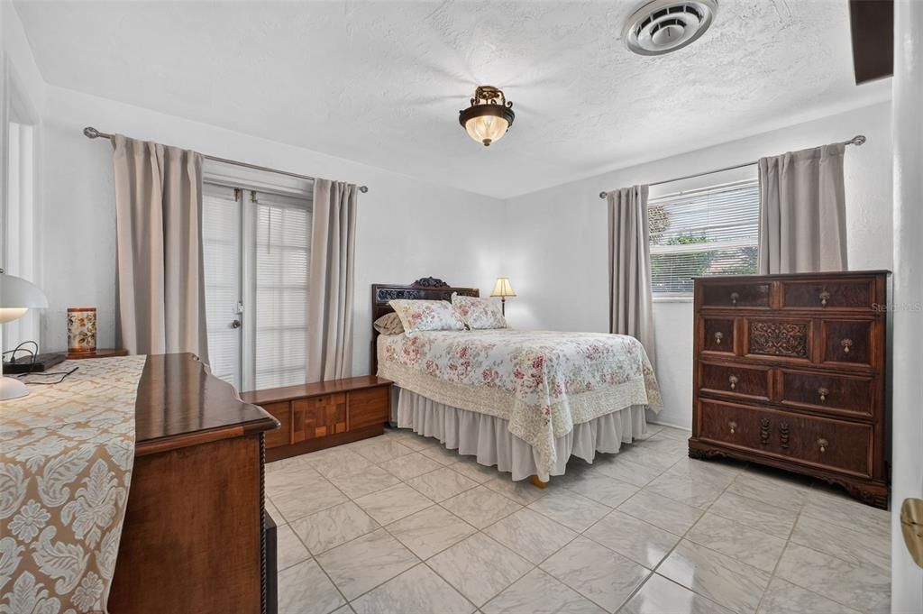 En Venta: $550,000 (3 camas, 2 baños, 2365 Pies cuadrados)