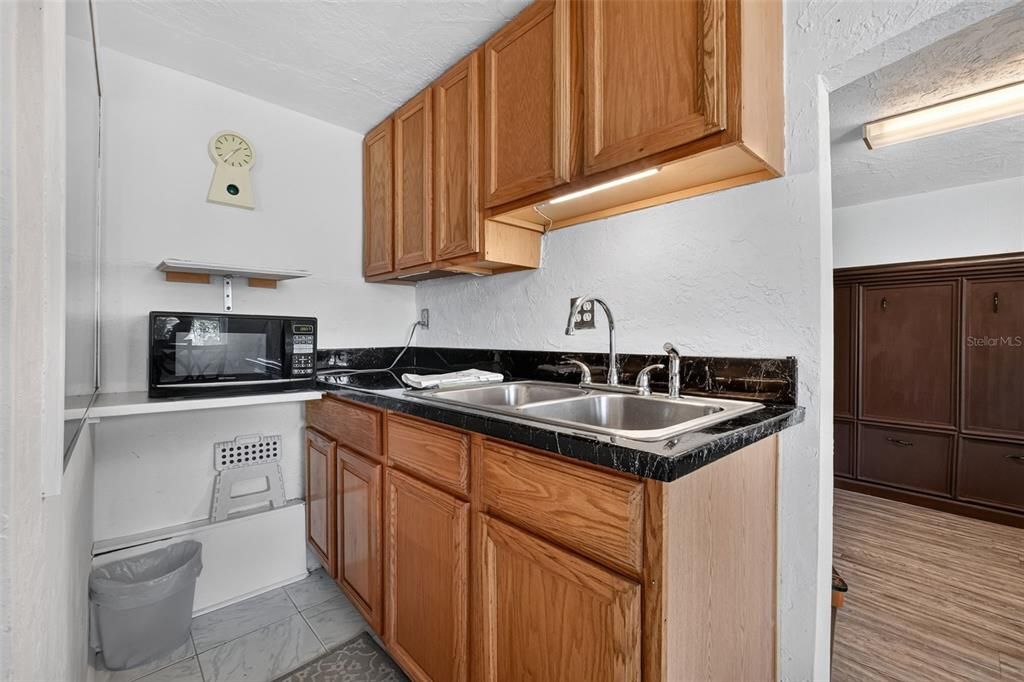 En Venta: $550,000 (3 camas, 2 baños, 2365 Pies cuadrados)