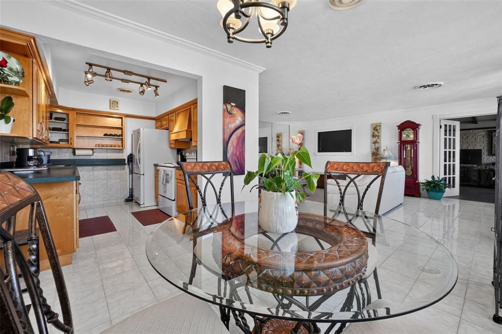 En Venta: $550,000 (3 camas, 2 baños, 2365 Pies cuadrados)