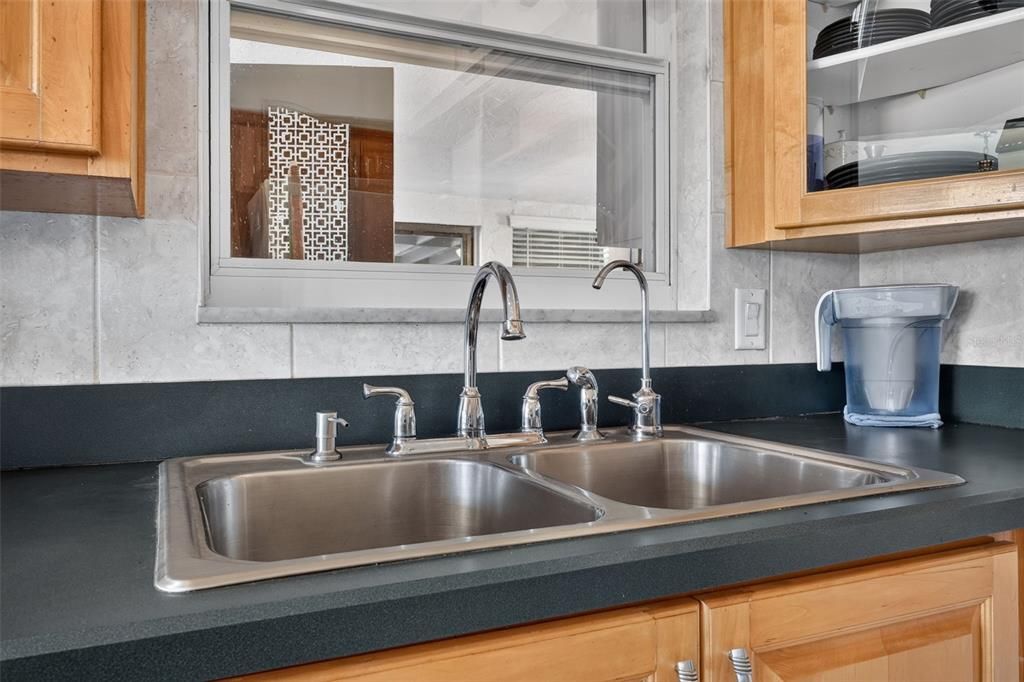 En Venta: $550,000 (3 camas, 2 baños, 2365 Pies cuadrados)