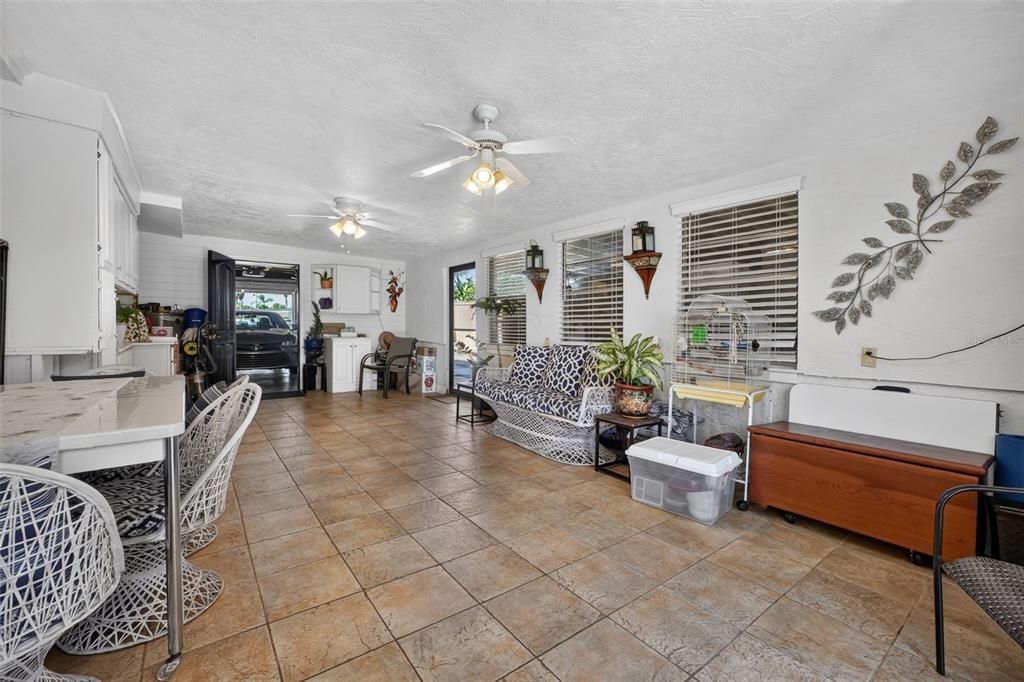 En Venta: $550,000 (3 camas, 2 baños, 2365 Pies cuadrados)