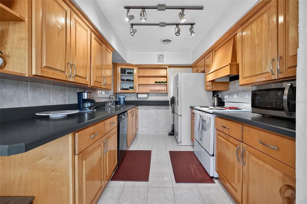 En Venta: $550,000 (3 camas, 2 baños, 2365 Pies cuadrados)
