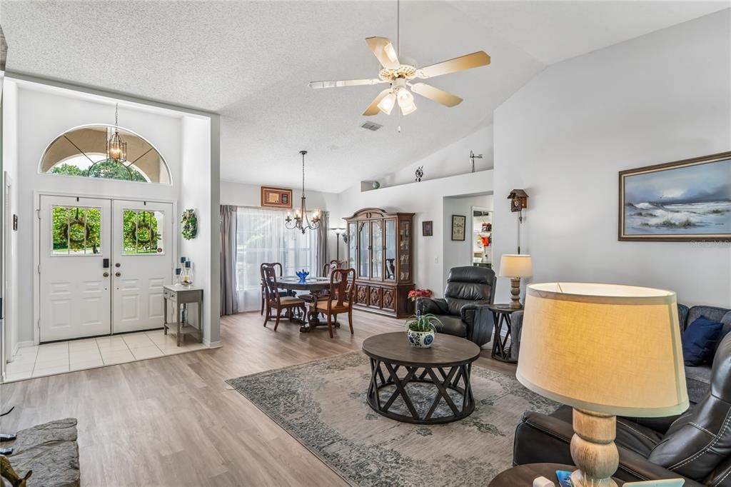En Venta: $319,900 (3 camas, 2 baños, 1890 Pies cuadrados)