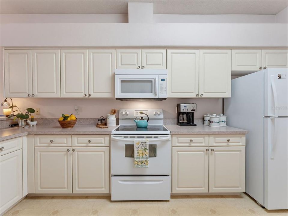 Active With Contract: $484,900 (3 beds, 2 baths, 1740 Square Feet)