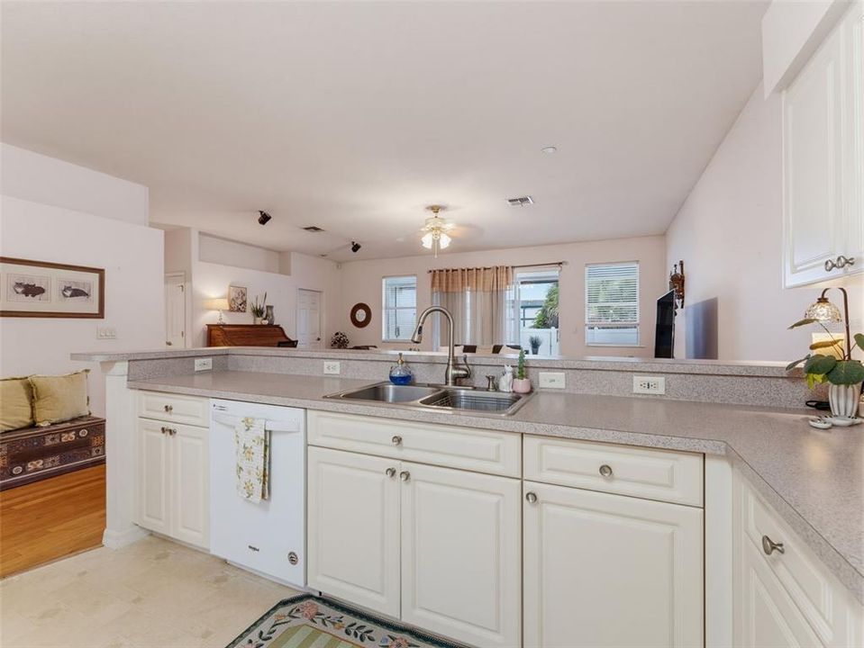 Active With Contract: $484,900 (3 beds, 2 baths, 1740 Square Feet)