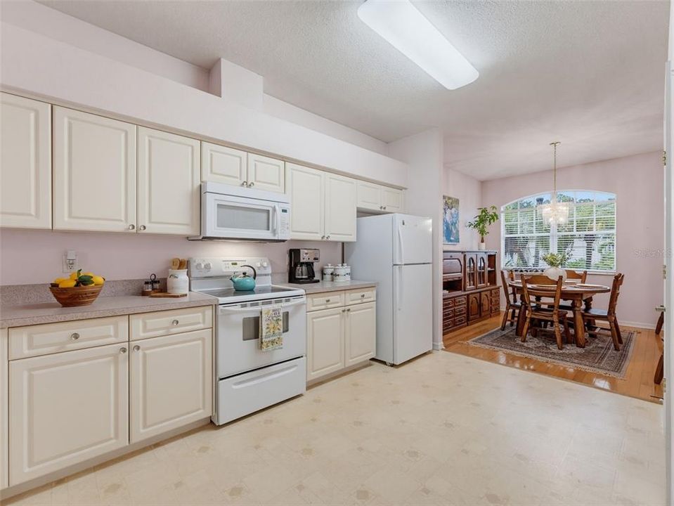 Active With Contract: $484,900 (3 beds, 2 baths, 1740 Square Feet)