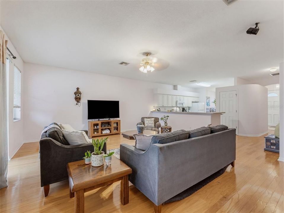 Active With Contract: $484,900 (3 beds, 2 baths, 1740 Square Feet)