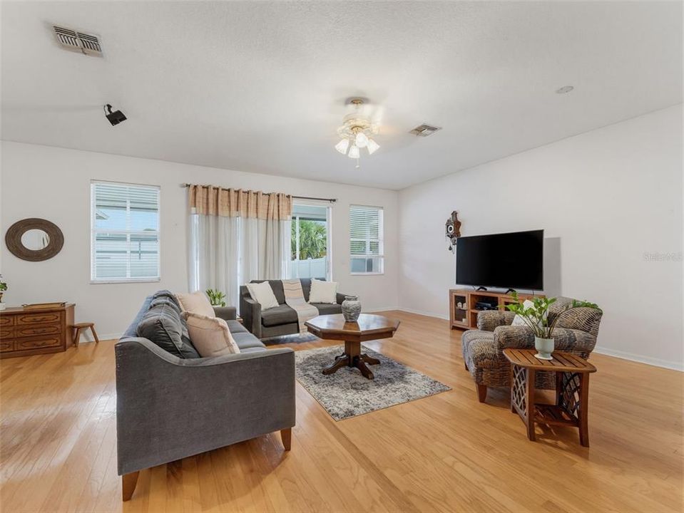 Active With Contract: $484,900 (3 beds, 2 baths, 1740 Square Feet)