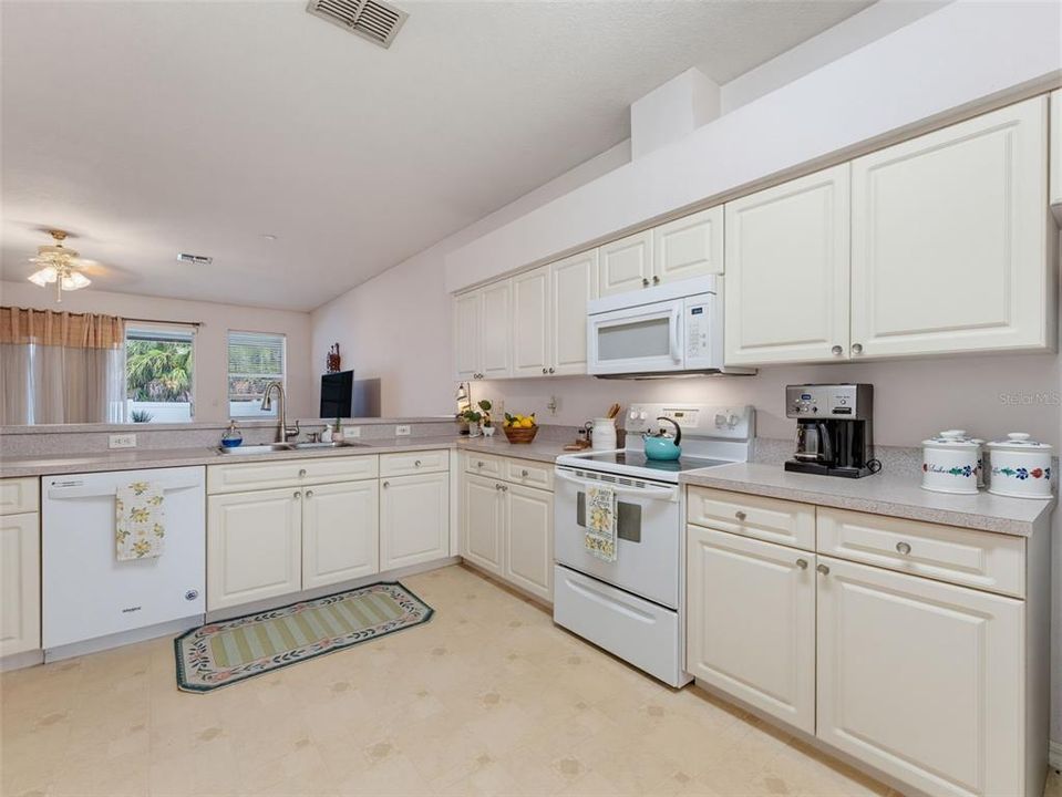Active With Contract: $484,900 (3 beds, 2 baths, 1740 Square Feet)