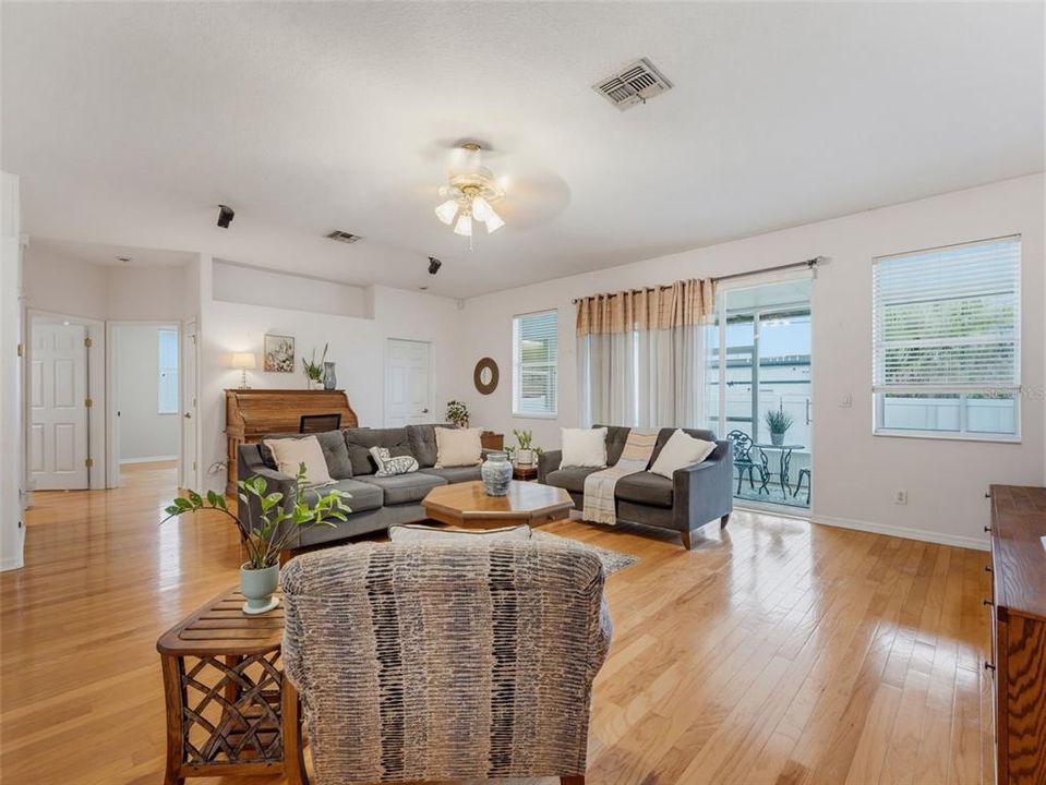 Active With Contract: $484,900 (3 beds, 2 baths, 1740 Square Feet)
